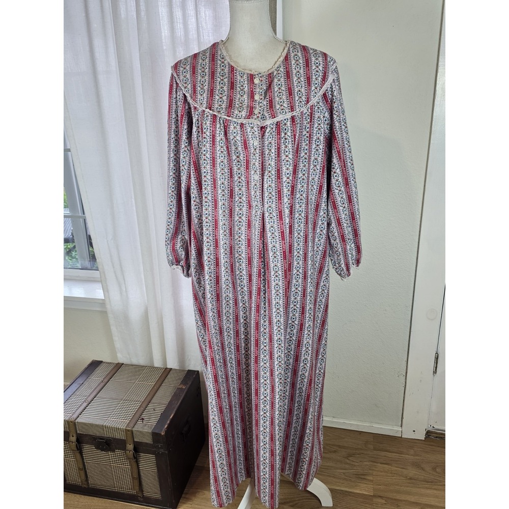 Lanz of Salzburg 50 Inch Tyrolean Floral Flannel nightgown, Size 1X